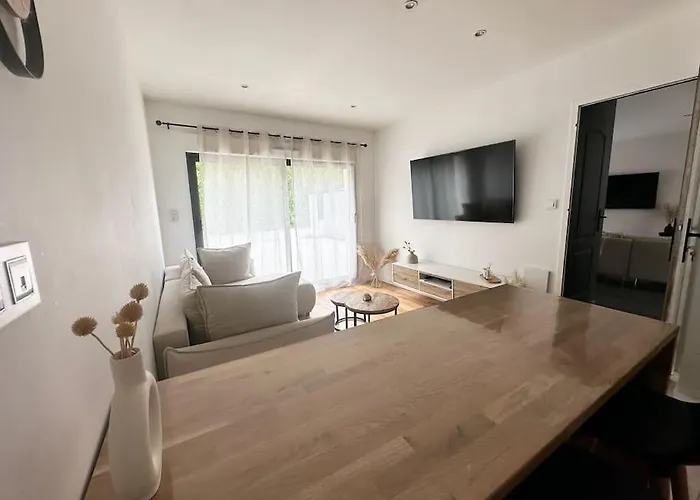 L Omira Nyaraló Orvault